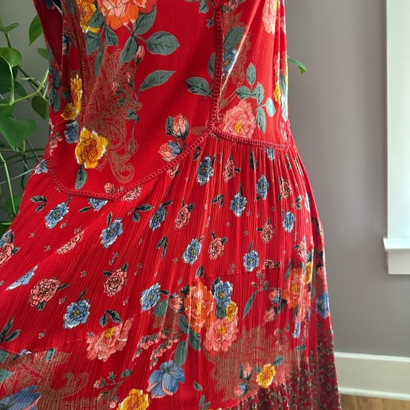 Bila Floral Red Sleeveless Dress - Picture 3 of 12